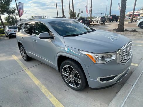 Used 2019 GMC Acadia Denali w/ Technology Package FWD image 3
