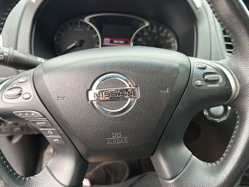 Used 2013 Nissan Pathfinder SL image 19