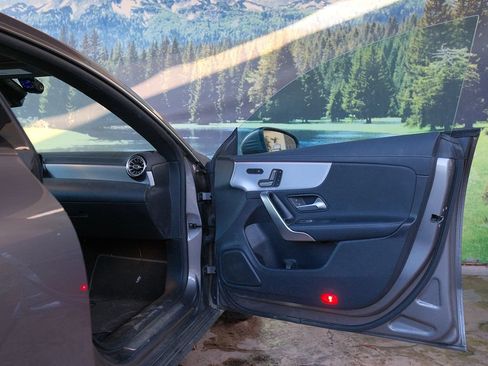 Used 2021 Mercedes-Benz CLA 250 image 26