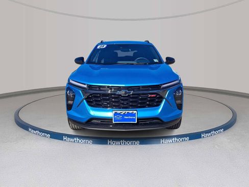 Used 2025 Chevrolet Trax RS w/ Driver Confidence Package image 2