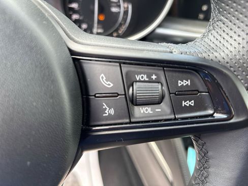 Used 2023 Alfa Romeo Stelvio Ti AWD/4WD image 21