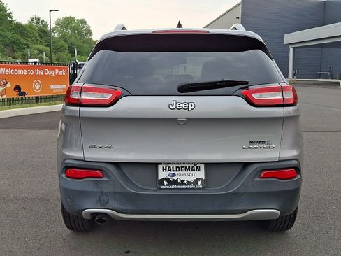 Used 2017 Jeep Cherokee Limited AWD/4WD image 6