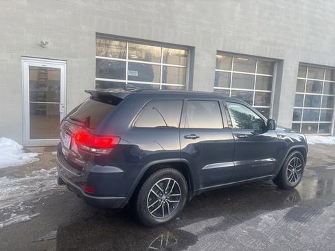 Used 2017 Jeep Grand Cherokee Trailhawk image 2
