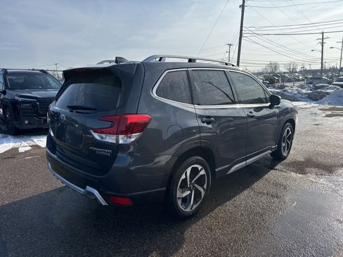Used 2022 Subaru Forester Touring image 3