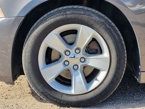 Used 2013 Dodge Charger SE w/ Connectivity Group image 10