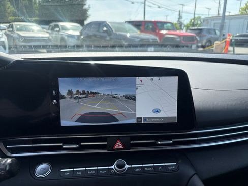 Used 2025 Hyundai Elantra SEL image 23