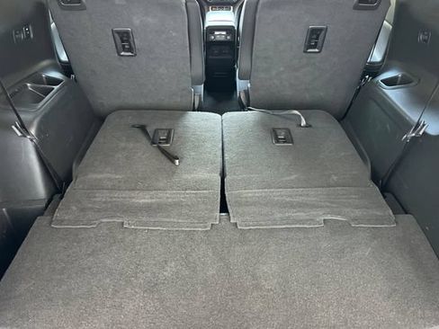 Used 2023 GMC Acadia SLE w/ Driver Convenience Package FWD image 18