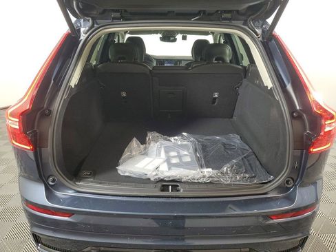Certified 2025 Volvo XC60 B5 Core image 11