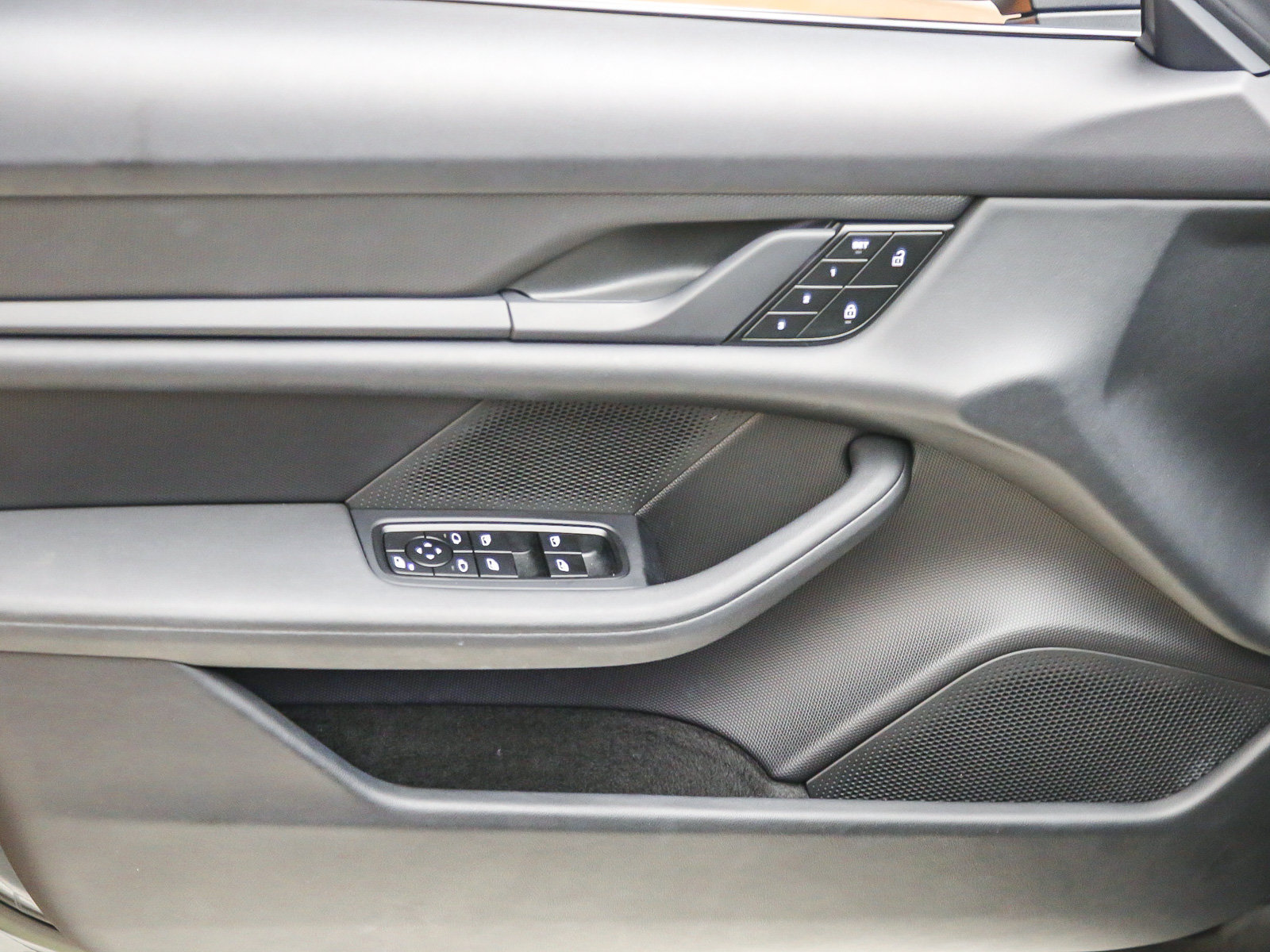 Certified 2023 Porsche Cayenne Platinum Edition AWD/4WD image 26