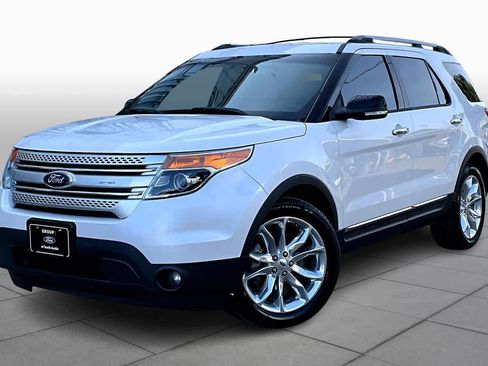Used 2014 Ford Explorer XLT w/ Equipment Group 202A image 34