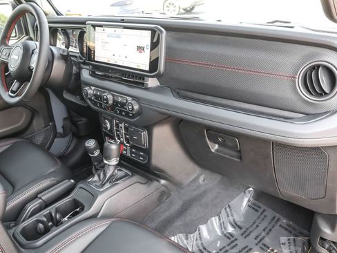 Used 2024 Jeep Wrangler Unlimited Rubicon image 38