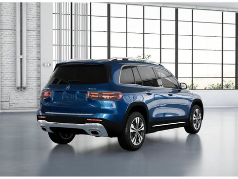 Used 2026 Mercedes-Benz GLB 250 4MATIC image 10