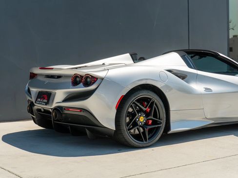 Used 2022 Ferrari F8 Tributo RWD image 37