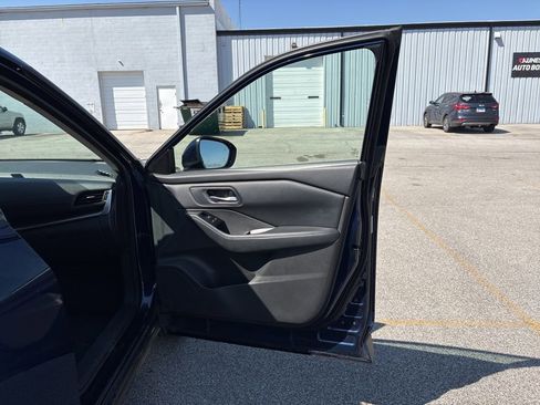 Used 2025 Nissan Rogue SV image 18