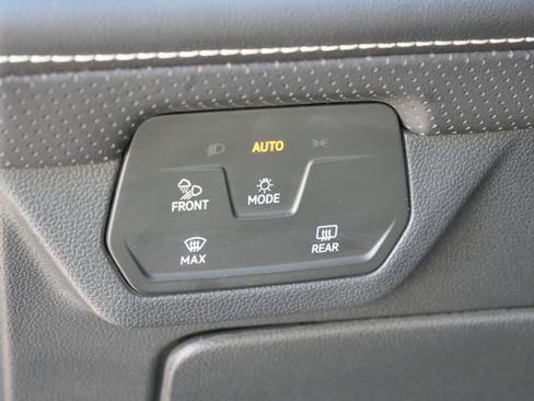 Used 2024 Volkswagen Atlas SE AWD/4WD image 21