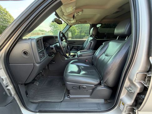 Used 2005 Chevrolet Silverado 2500 LT w/ Heavy-Duty Power Package RWD image 15