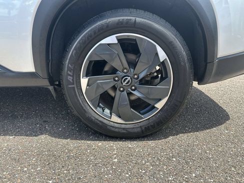 Used 2024 Nissan Rogue SV AWD/4WD image 32