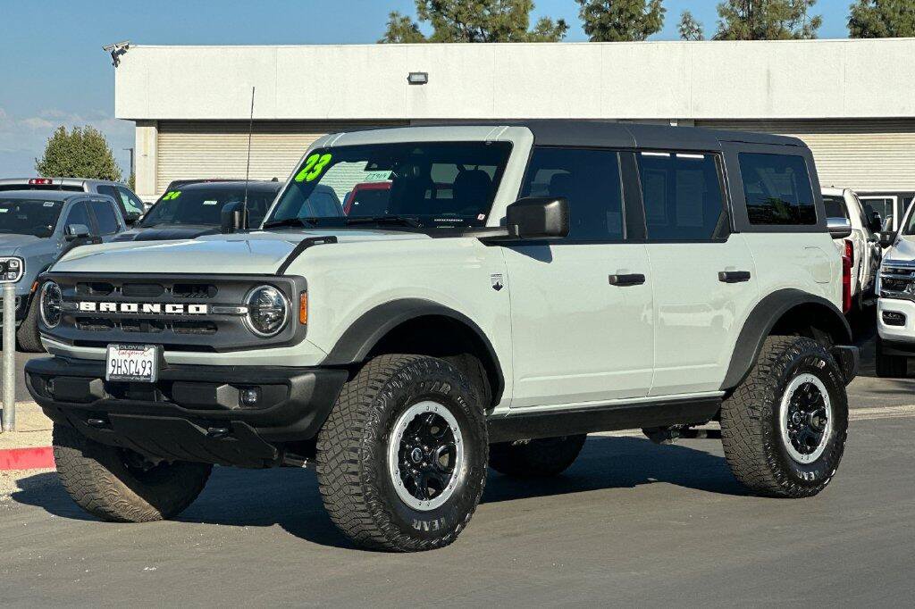 Used 2023 Ford Bronco Big Bend w/ Sasquatch Package AWD/4WD image 8