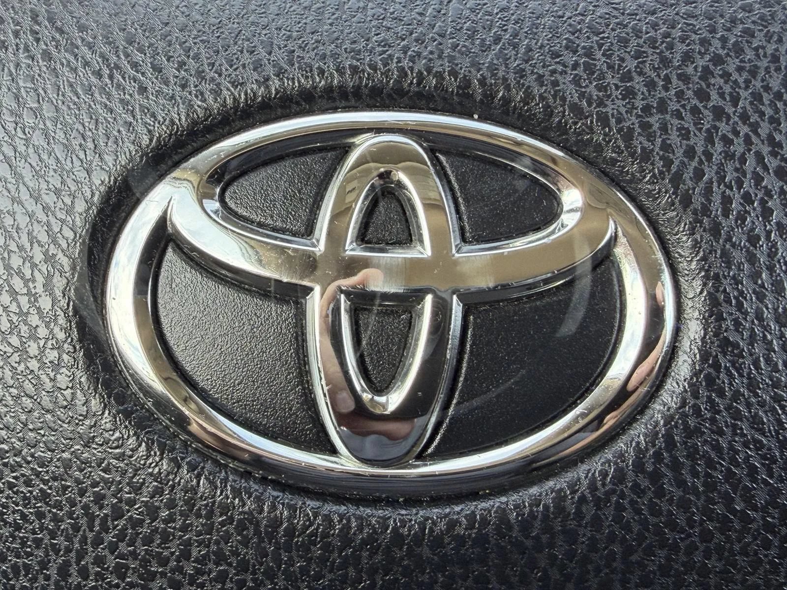 Used 2018 Toyota Corolla LE FWD image 26