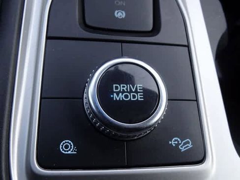 Used 2022 Ford Explorer XLT image 32