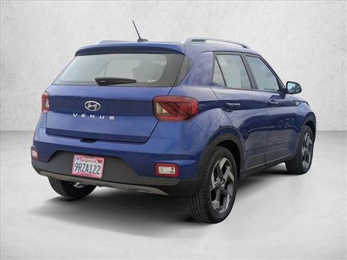 Certified 2024 Hyundai Venue Limited image 5