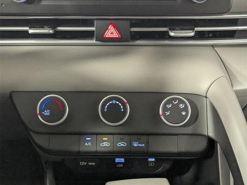 New 2025 Hyundai Elantra SE image 20