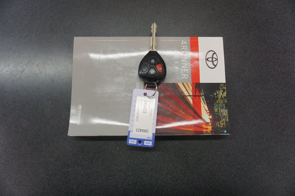 Used 2018 Toyota 4Runner SR5 AWD/4WD image 15