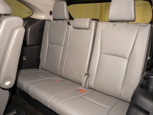 Certified 2023 Toyota Highlander XLE image 10