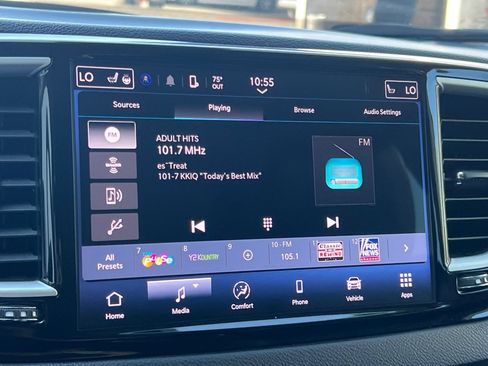 Used 2024 Chrysler Pacifica Touring-L FWD image 27