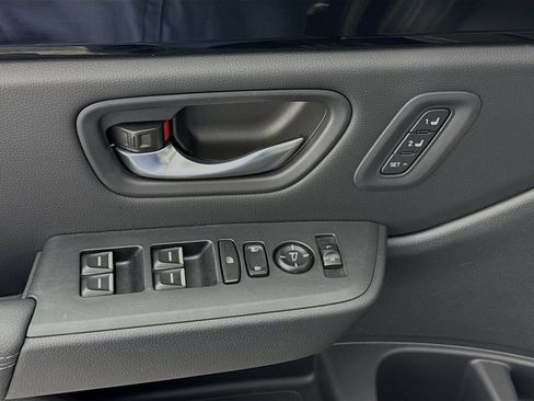 Used 2023 Honda Pilot Touring image 17