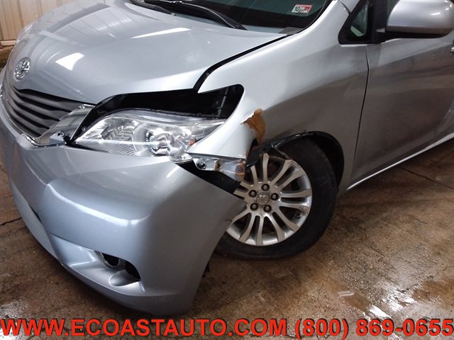Used 2014 Toyota Sienna XLE w/ Entertainment Package FWD image 16