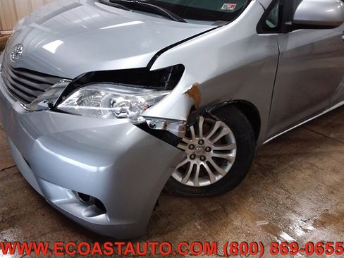 Used 2014 Toyota Sienna XLE image 16