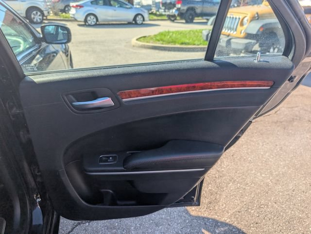 Used 2012 Chrysler 300 RWD image 19