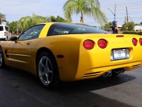Used 2004 Chevrolet Corvette Coupe w/ Roof Package image 4