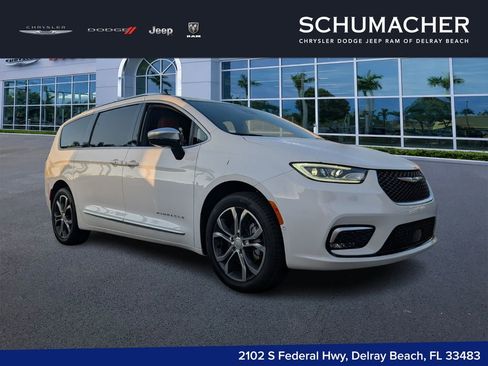 New 2026 Chrysler Pacifica Pinnacle w/ Trailer Tow Group AWD/4WD image 1