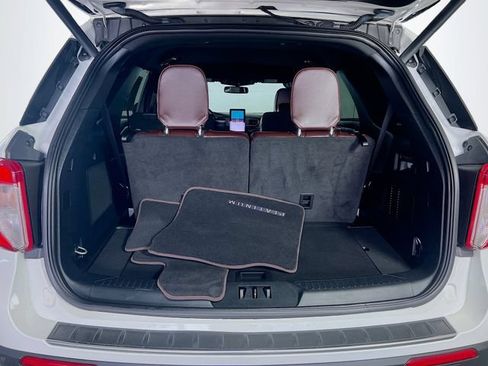 Used 2023 Ford Explorer Platinum w/ Technology Package RWD image 28