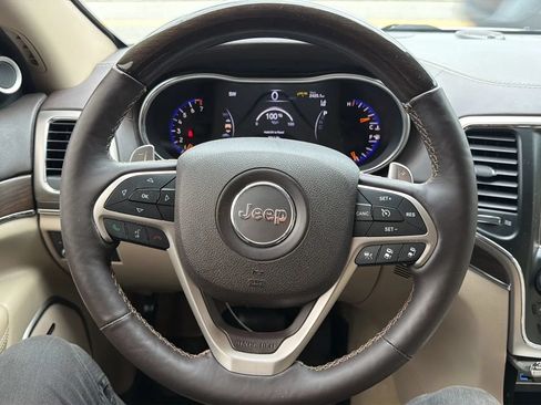 Used 2017 Jeep Grand Cherokee Overland w/ Jeep Active Safety Group AWD/4WD image 10