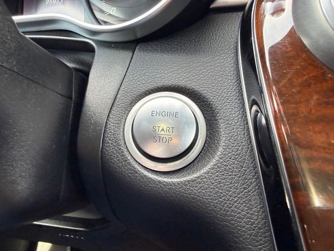 Used 2018 Mercedes-Benz GLC 300 GLC 300 4MATIC w/ Premium Package image 29