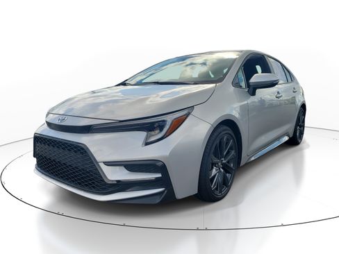 Used 2025 Toyota Corolla SE FWD image 3