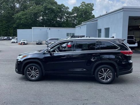 Used 2018 Toyota Highlander XLE w/ Protection Package #3 AWD/4WD image 3