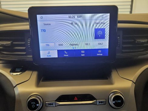Used 2022 Ford Explorer XLT AWD/4WD image 25