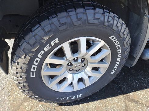 Used 2011 Nissan Frontier SL image 24