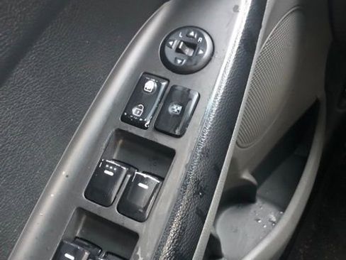 Used 2017 Kia Forte LX image 34