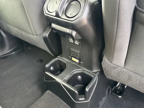Used 2023 Jeep Wrangler Unlimited Sahara AWD/4WD image 18