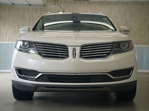 Used 2017 Lincoln MKX Reserve w/ Driver Assistance Package AWD/4WD image 3