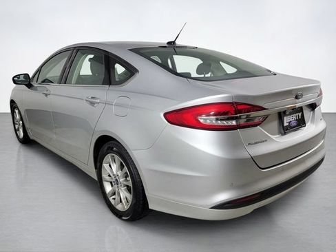 Certified 2017 Ford Fusion SE w/ Fusion SE Technology Package FWD image 6