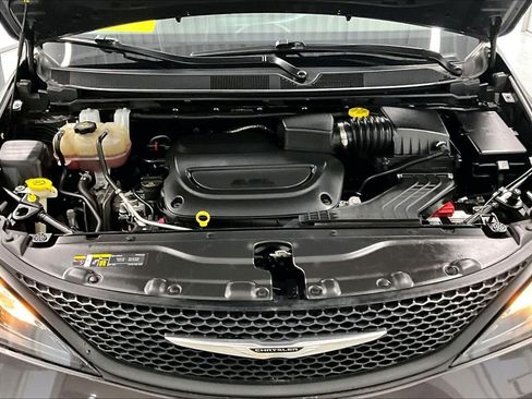 Used 2023 Chrysler Voyager LX FWD image 29
