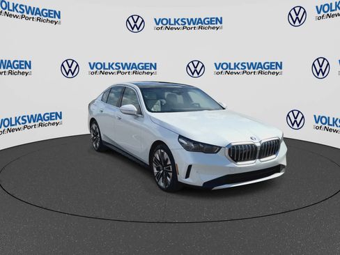 Used 2026 BMW 540i xDrive w/ Executive Package AWD/4WD image 2