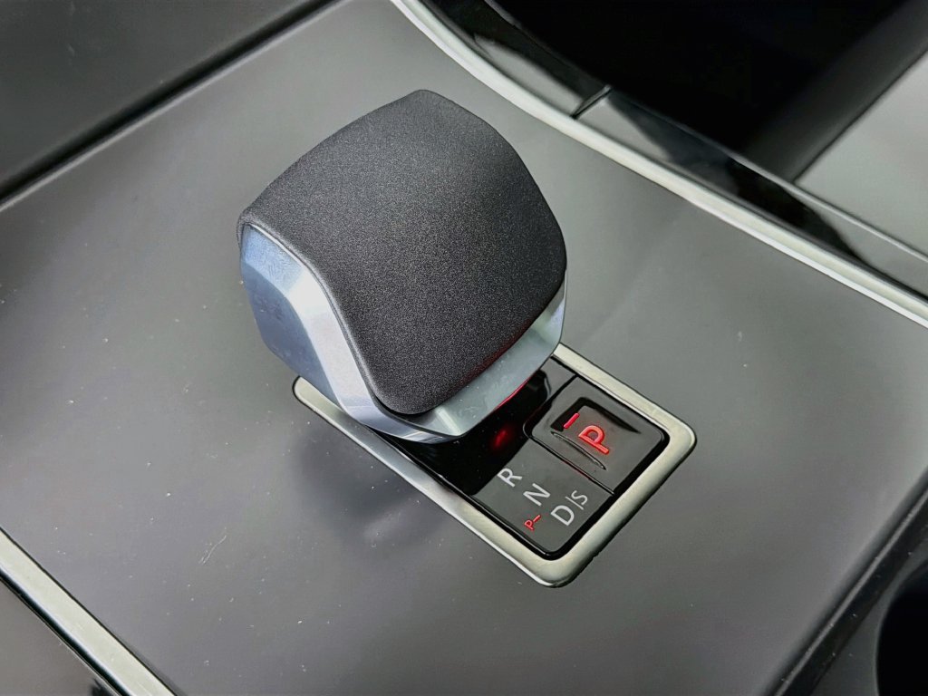 New 2026 Land Rover Range Rover Velar S AWD/4WD image 17