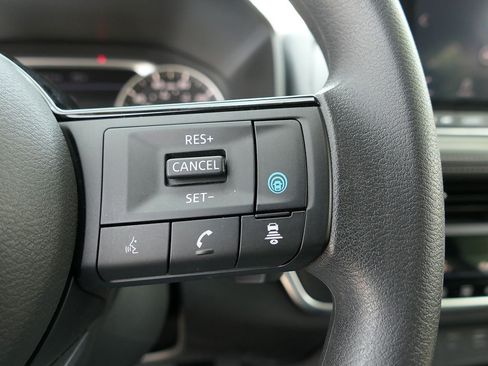 Used 2023 Nissan Rogue SV FWD image 15